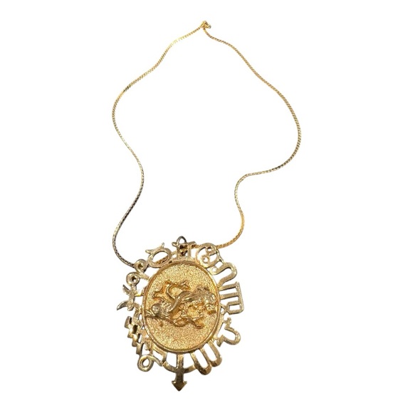 Vintage Gold Tone Chinese Dragon Zodiac Medallion Pendant Necklace J24 - Picture 3 of 5